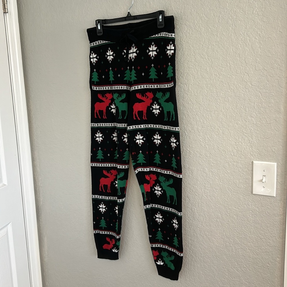 Super cute and thick holiday sweats - Picture 2 of 7